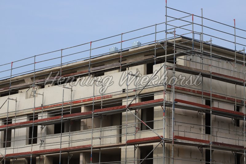 building under construction with scaffolding - Henning Wiekhorst