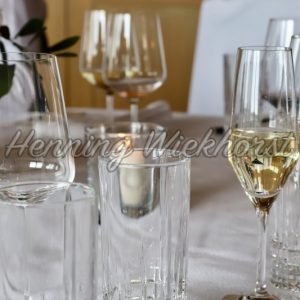 champagne glasses on the table - Henning Wiekhorst