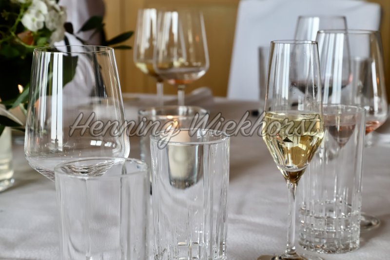 champagne glasses on the table - Henning Wiekhorst
