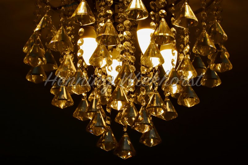 golden lamp on black background - Henning Wiekhorst