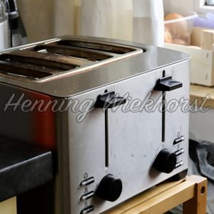 toaster in the kitchen - Henning Wiekhorst